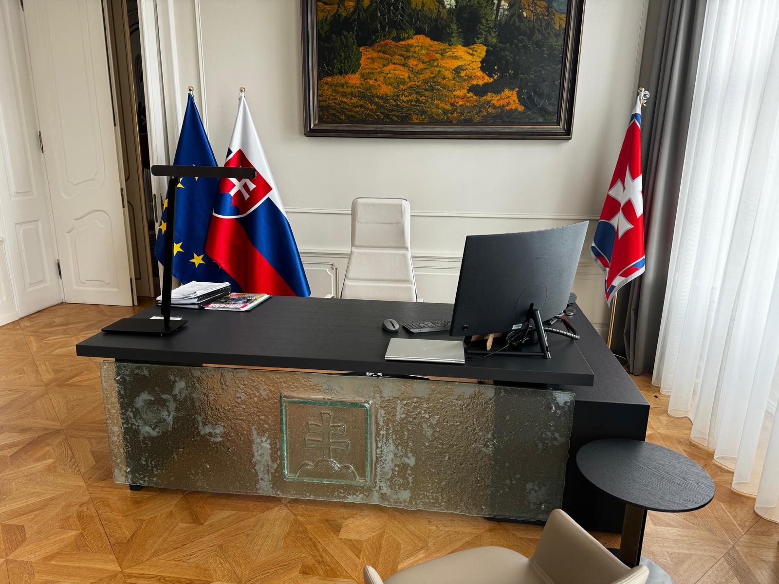 Stôl s tématikou Slovenska